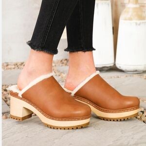 Madden girl Heeled Mule Tan Wooden Platform Clog Pumps Excellent 6.5
